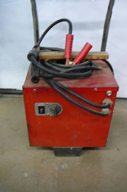 lot 16 image: Welder