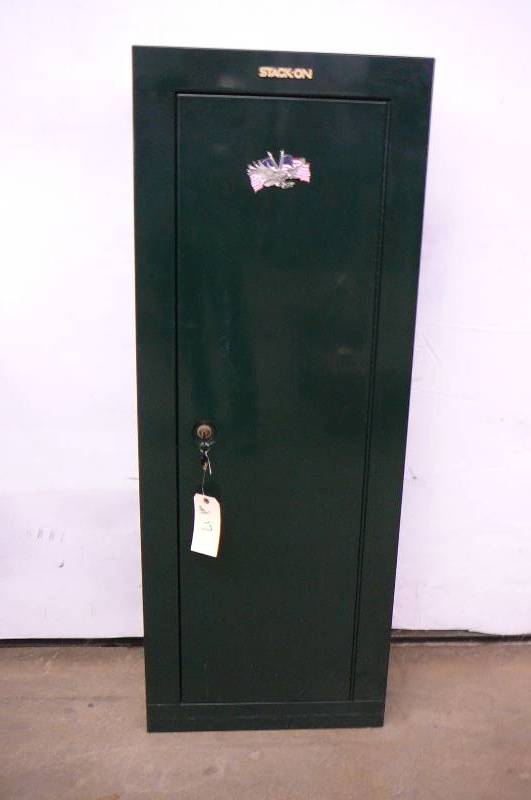 lot 17 image: Gun Lock With Keys