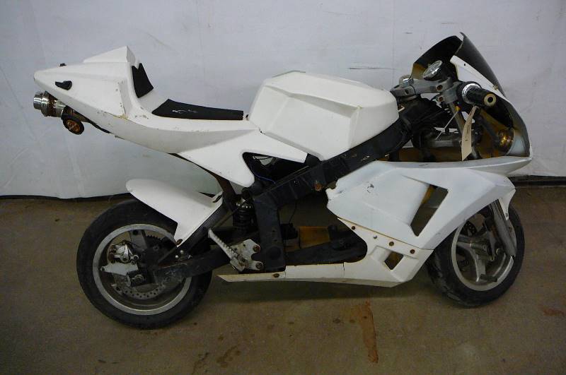 lot 21 image: Bike Frame & Plastic