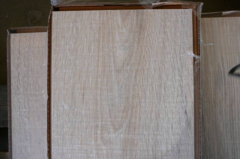 lot 26 image: Lot of Flooring