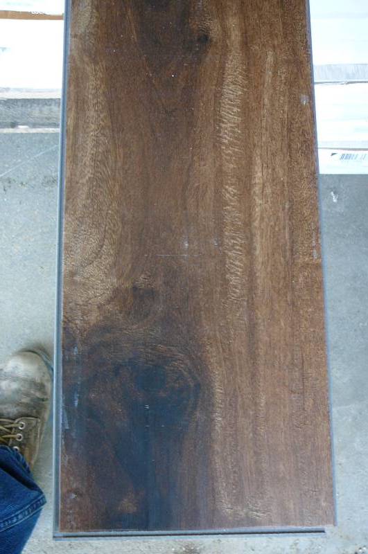 lot 27 image: Lot of Vinyl Flooring