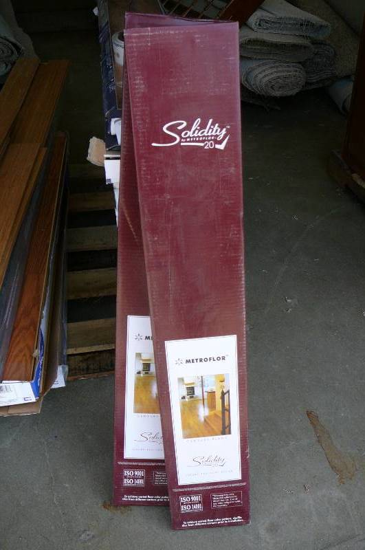 lot 30 image: Lot of Flooring