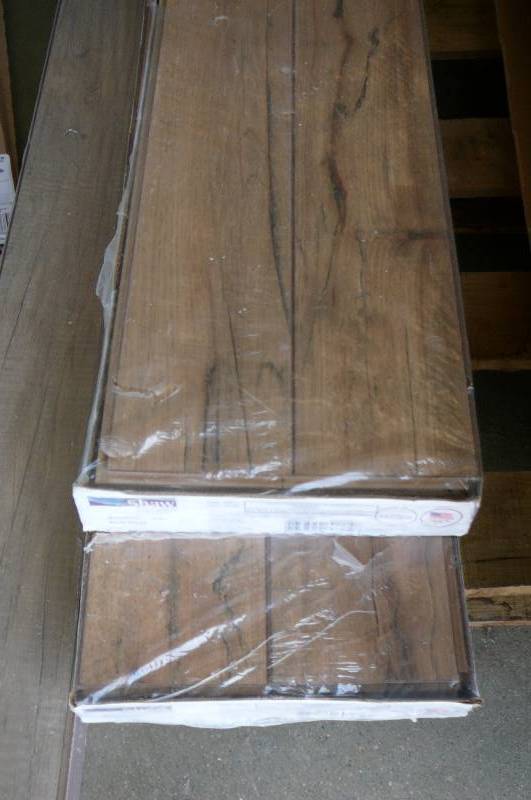 lot 31 image: Lot of Flooring