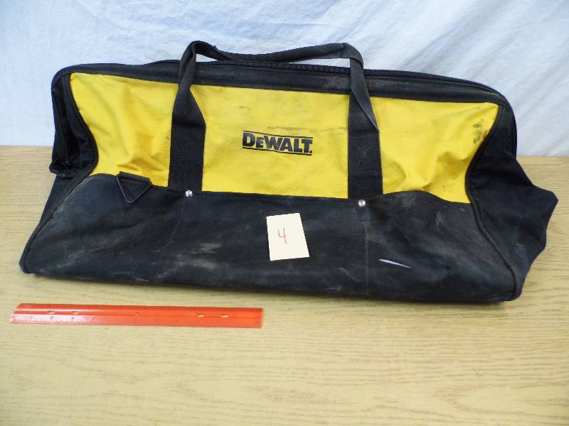 lot 4 image: Large DeWalt Tool Bag