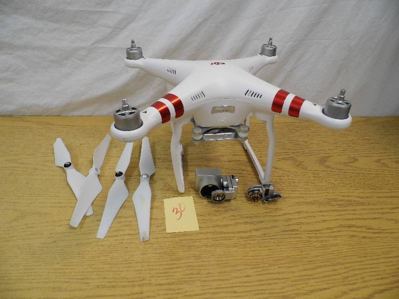 lot 30 image: DJI Phantom w Drone Camera