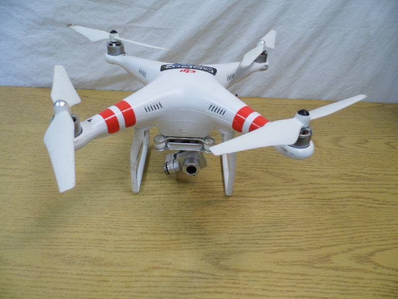 lot 31 image: DJI Phantom w Drone Camera