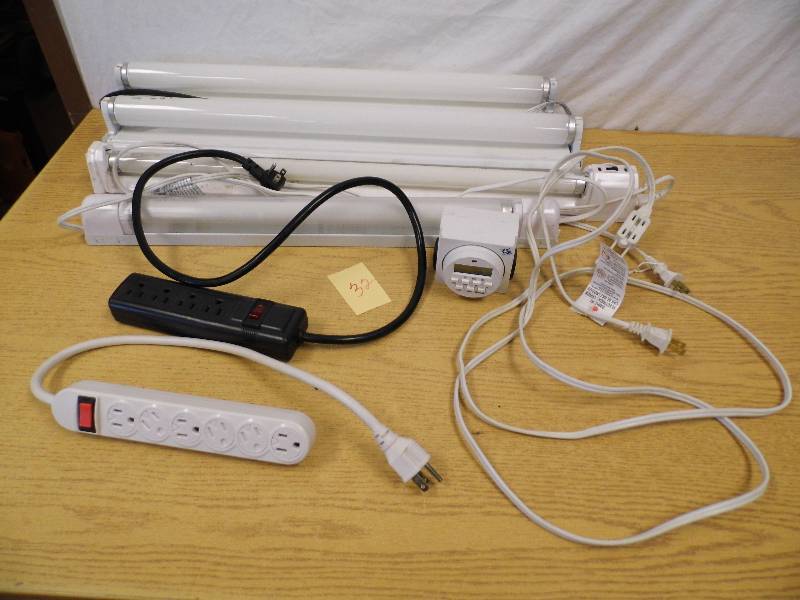 lot 32 image: Grow  Aquarium Lights