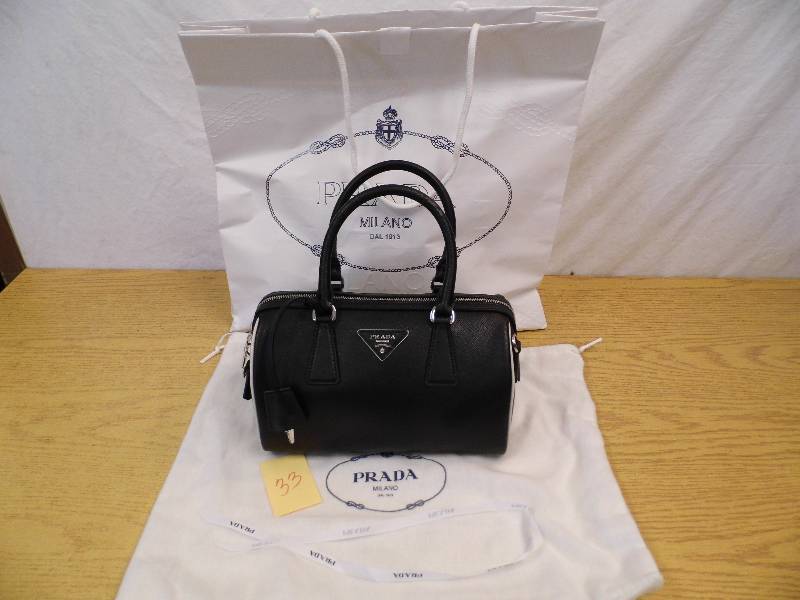 lot 33 image: Prada Purse