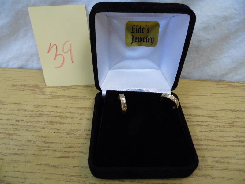 lot 39 image: Gold Colored Earrings