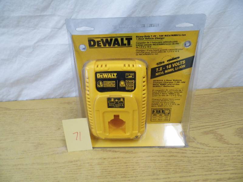 lot 71 image: DeWalt New Auto Charger
