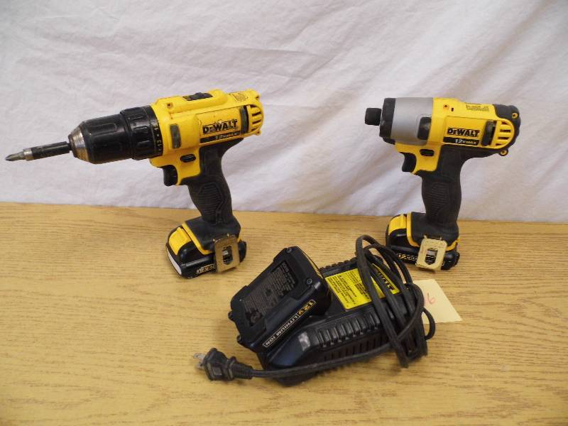 lot 76 image: DeWalt Cordless Drill - 12V