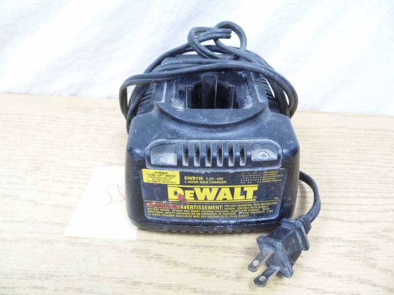 lot 88 image: DeWalt Charger