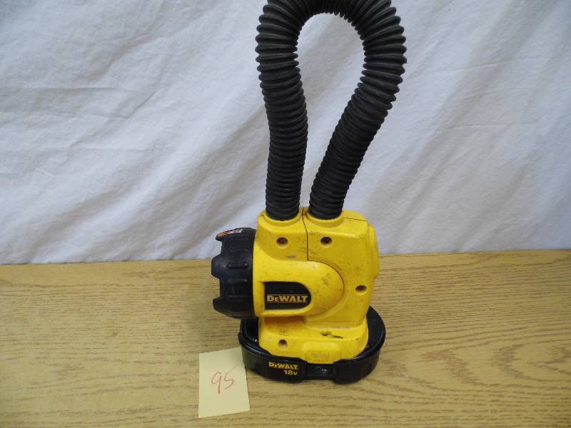 lot 95 image: DeWalt Rechargable Light