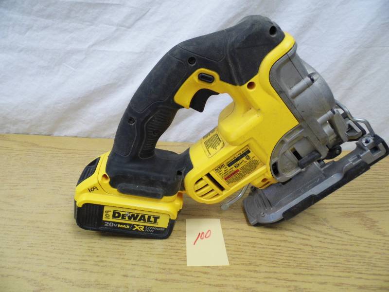 lot 100 image: DeWalt JigSaw