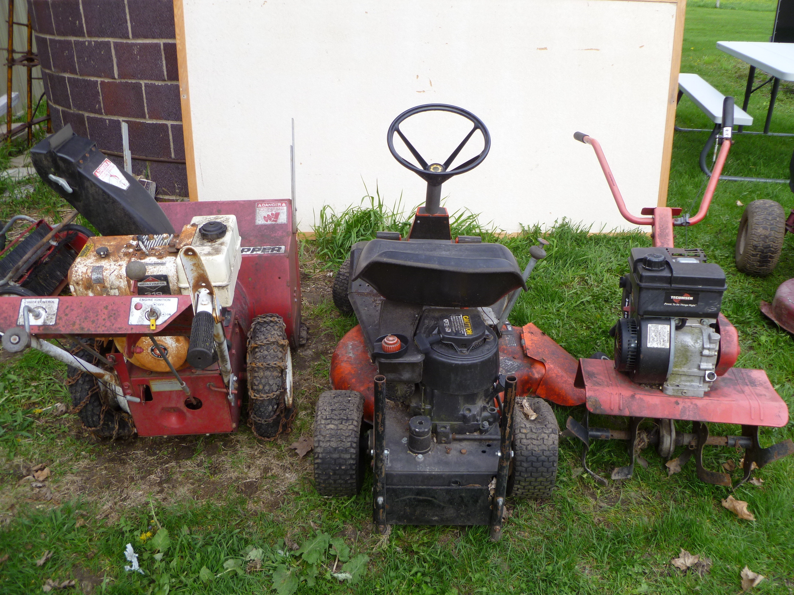 lot 13 image: Lawn & Garden Lot