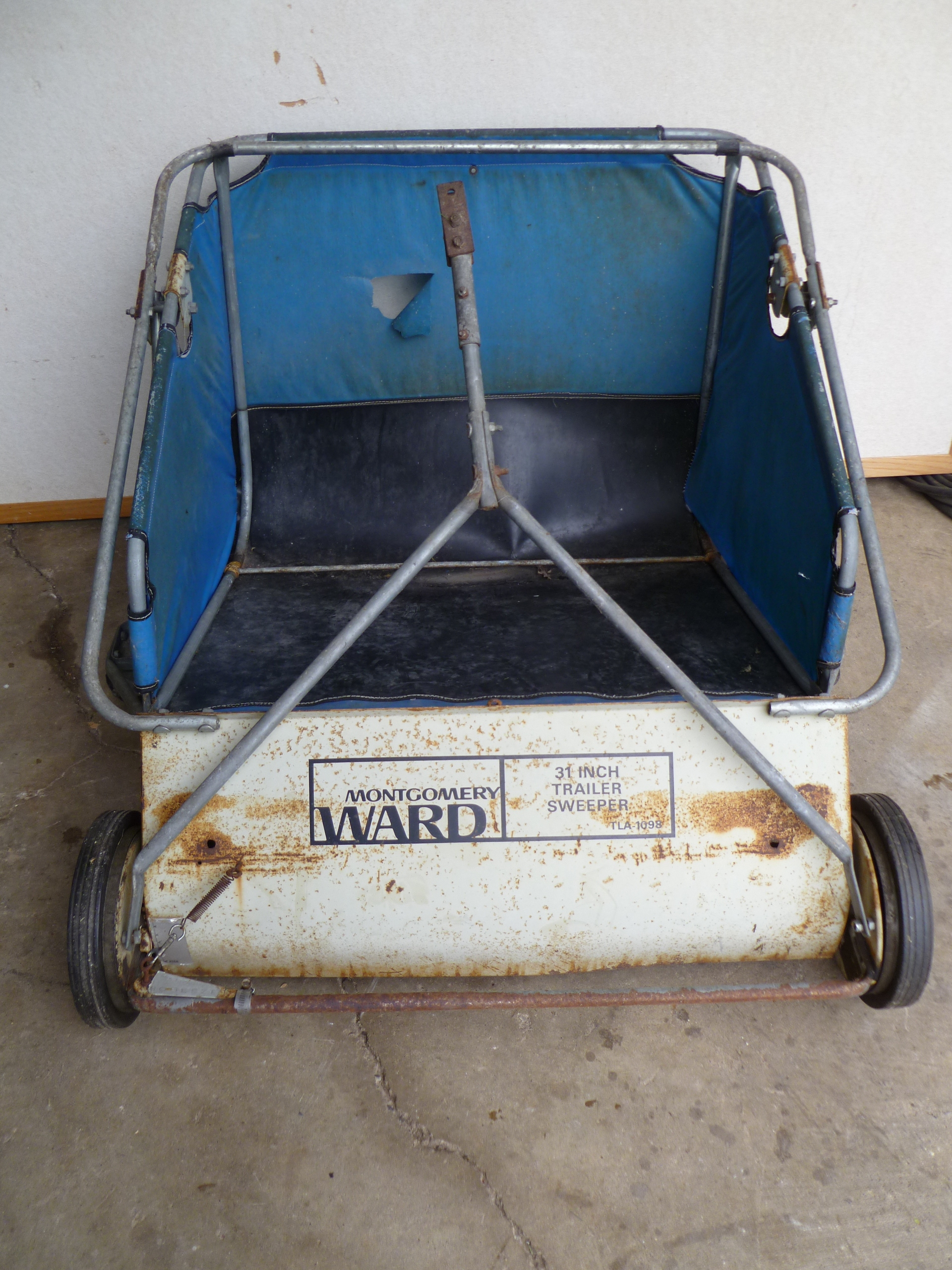 lot 18 image: Lawn Sweeper
