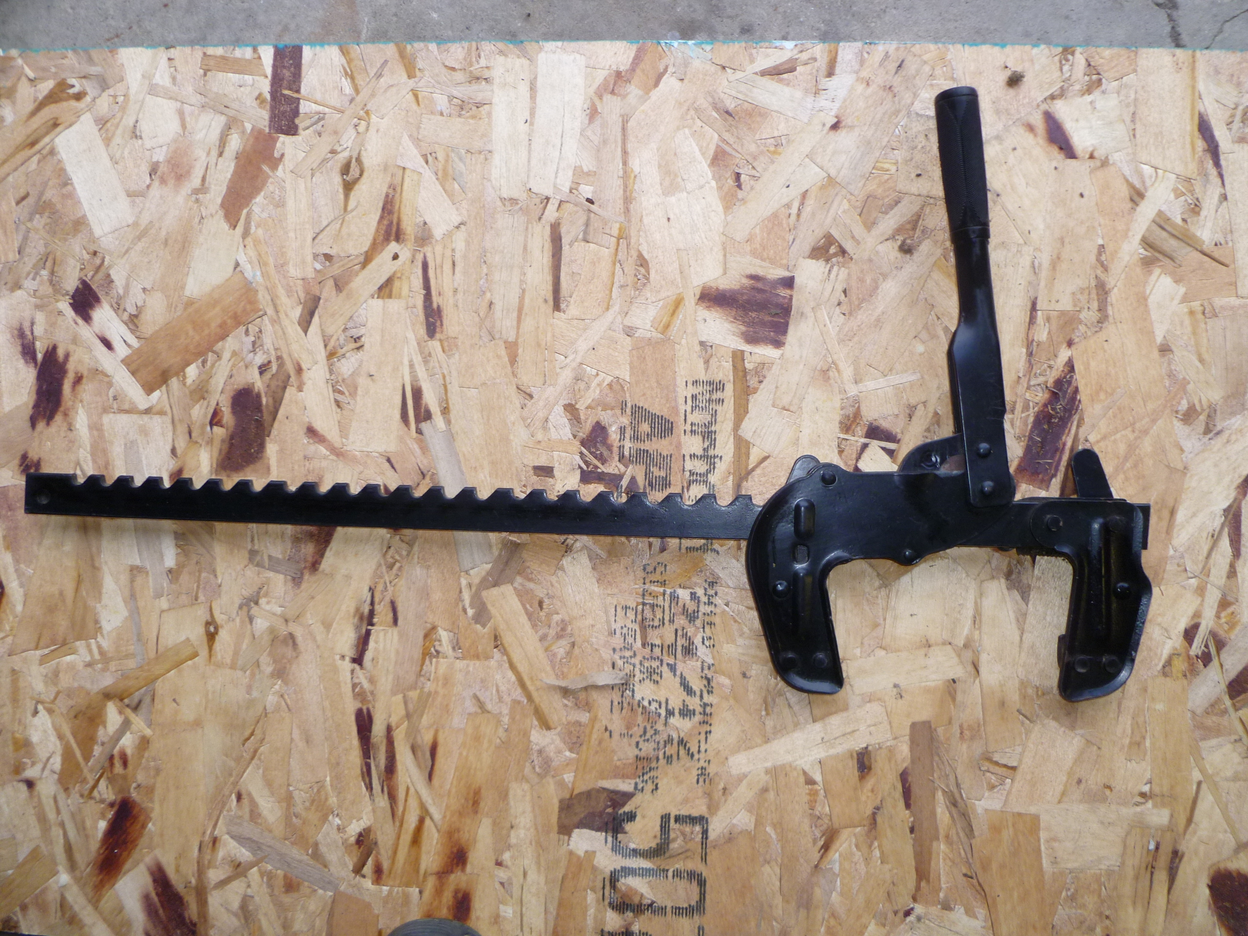 lot 30 image: RanchEx Wire Stretcher