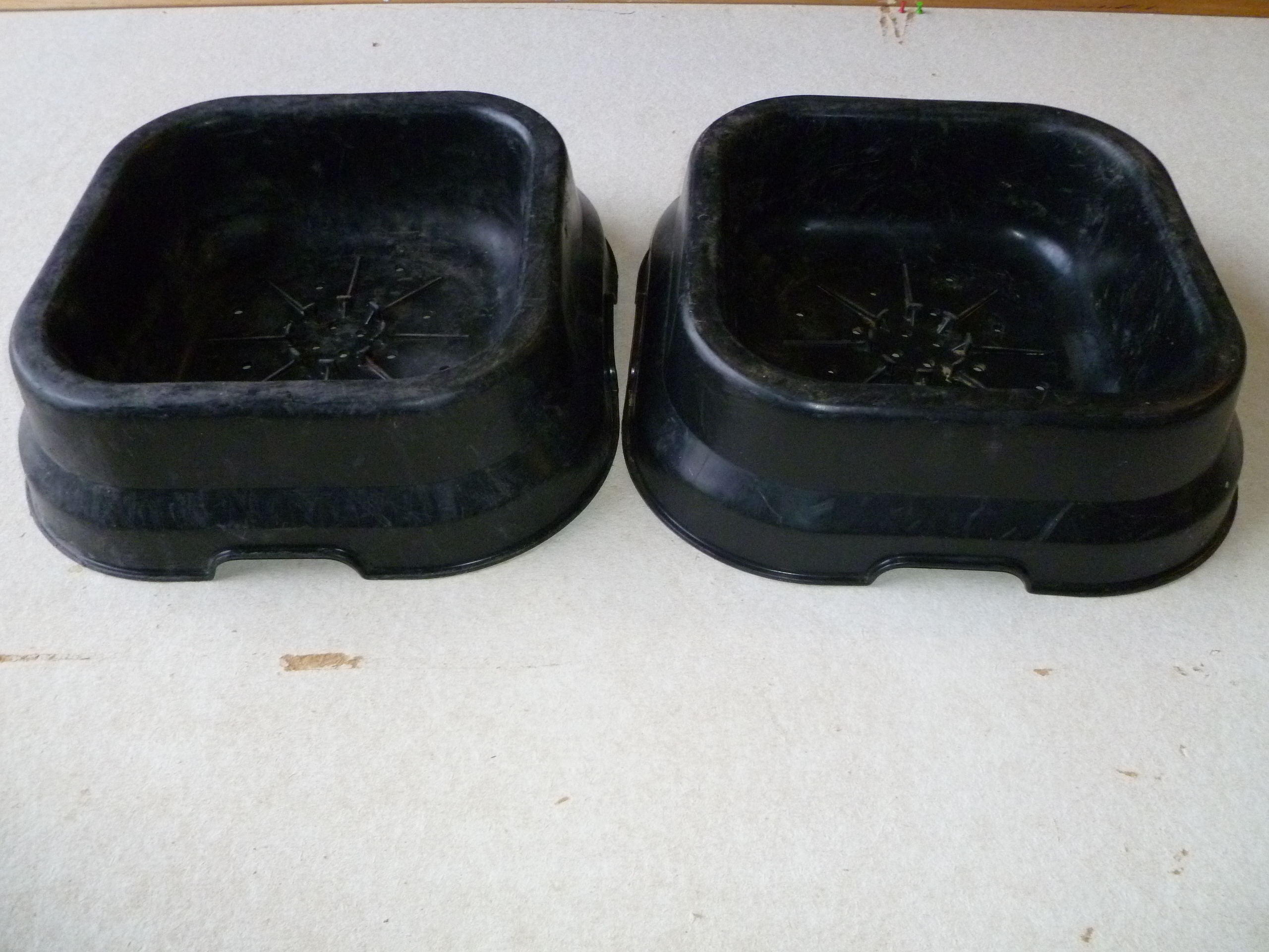 lot 33 image: 2- Little Giant MineralSalt Block Pans