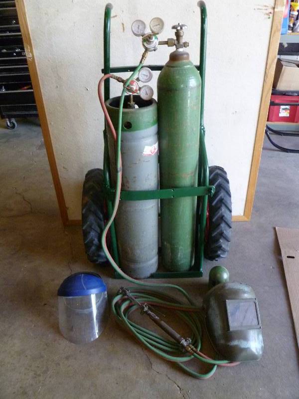 lot 10 image: Harris Torch Set  w Smith Gauges and Hoses & HD Cart