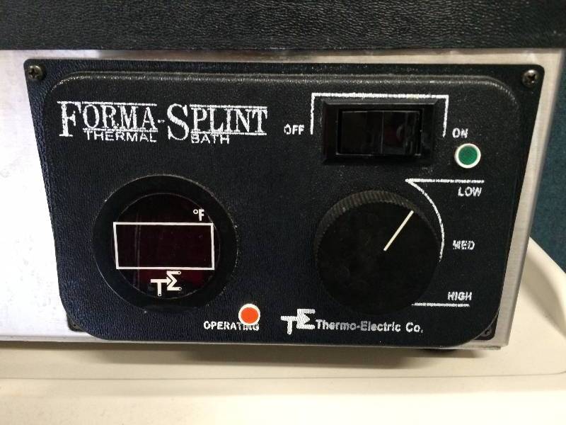 lot 68 image: Retails Used $350 Thermo Electric Forma Splint 1502 Thermoplastic Splint Pan  Thermal Bath - Nice Condition