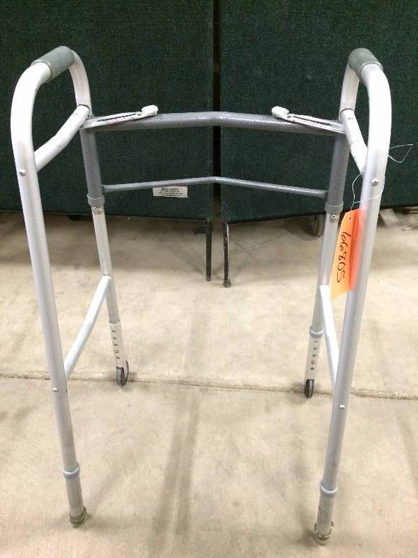lot 91 image: Folding Collapsible Walker - Great Condition Ready For Tennis Balls On The Bottom