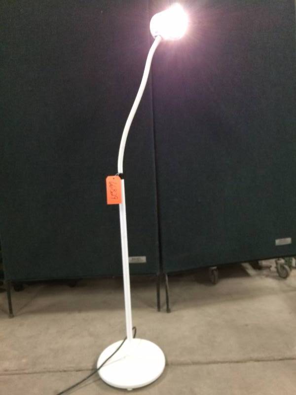 lot 96 image: Stationary Gooseneck Minor SurgerySurgical Light MEDICAL PROCEDURE LIGHT - Excellent