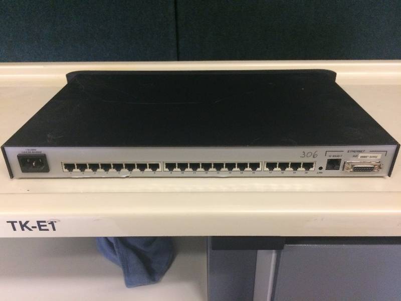 lot 33 image: Xyplex MaxServer MX-1620-002 Terminal Access Server