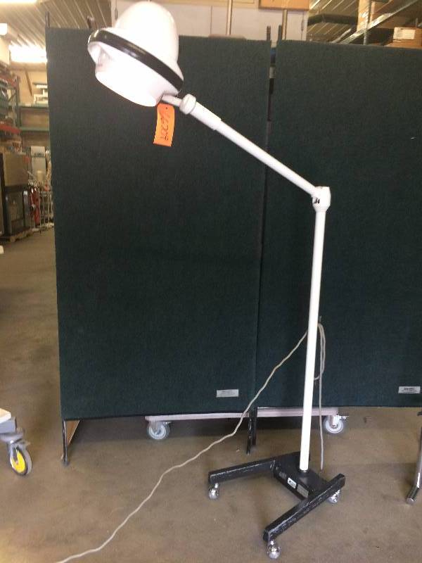 lot 38 image: Wow Retails Used $500 Skytron ST9 Single Head Stellar Surgical Exam Light On Mobile Stand Examining Medical High Intensity Illumination - Super Nice Working Condition