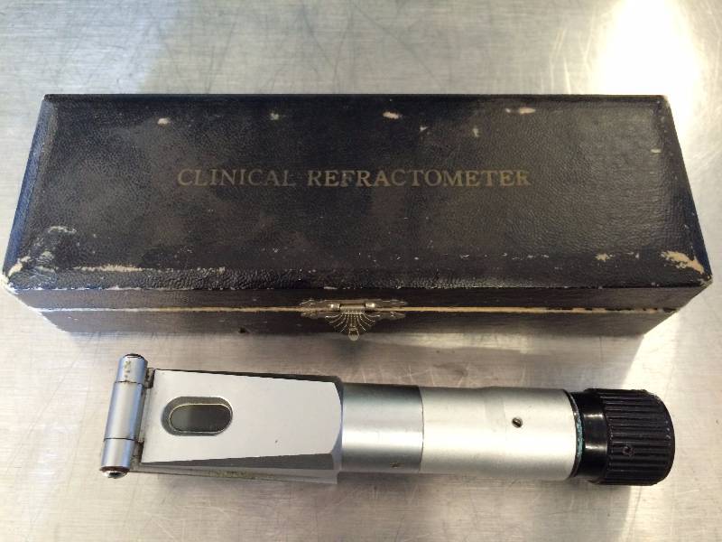 lot 14 image: Vintage Clinical Protein Veterinary Urine Refractometer Specific Gravity With Case