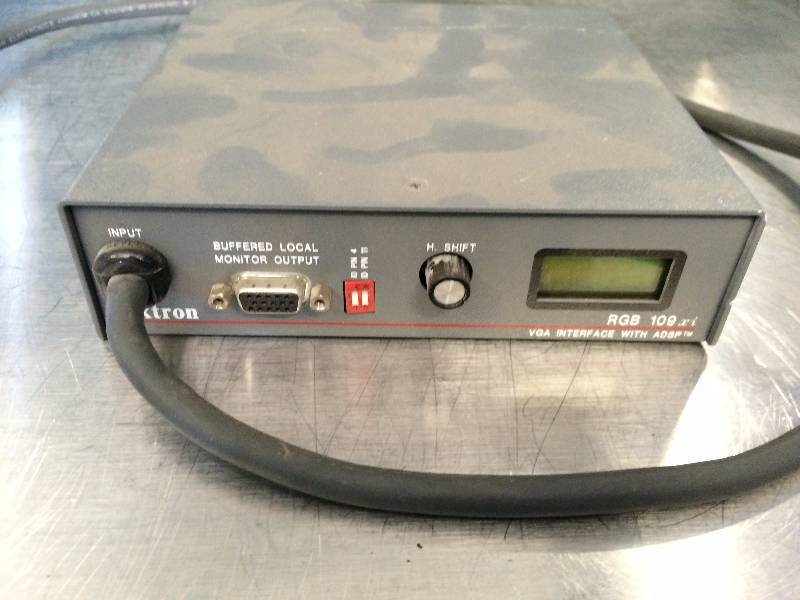 lot 15 image: Extron Electronics RGB 109xi VGA Computer Audio Video Analog Interface with ADSP - Super Working Condition