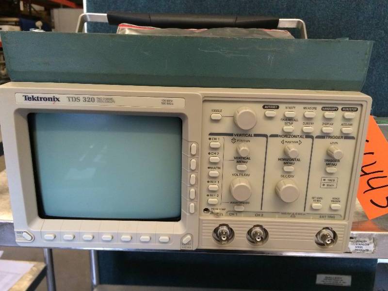 lot 27 image: WOW Retails Used $1200 Tektronix TDS 320 Two Channel Digital Oscilloscope 100 MHZ 500 MSs RARE Front Cover  Excellent