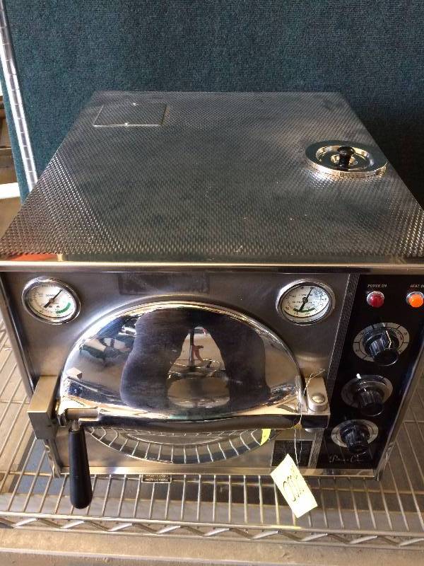 lot 32 image: Pelton & Crane Omniclave OCR Sterilizer Infection Control Tattoo Dental Veterinary Salon Disinfects Instruments 1500 Watts - Super Condition
