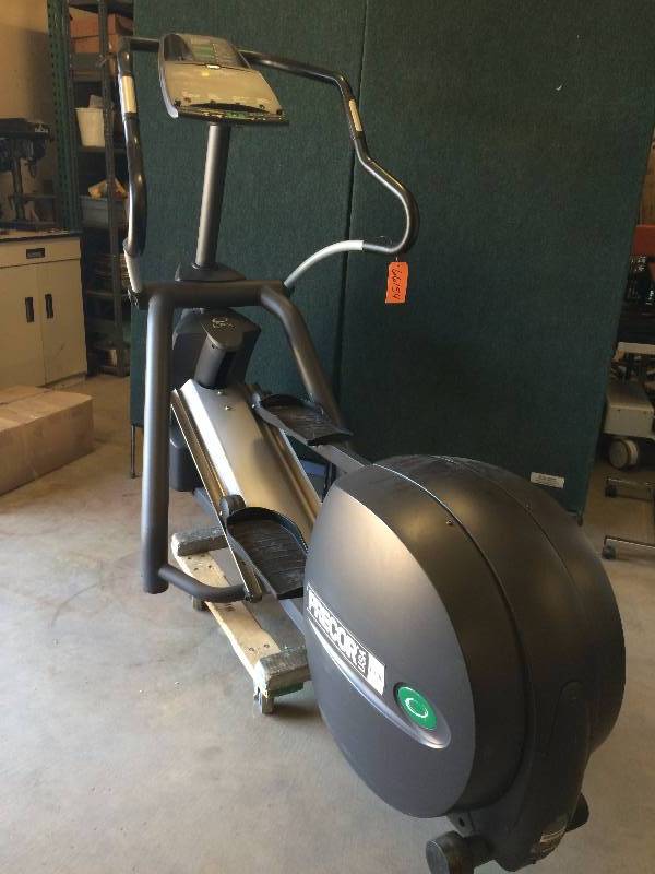 lot 38 image: Wow Retails Used $1200 Precor EFX 546 Elliptical Heart Rate Exercise Machine - Excellent Condition
