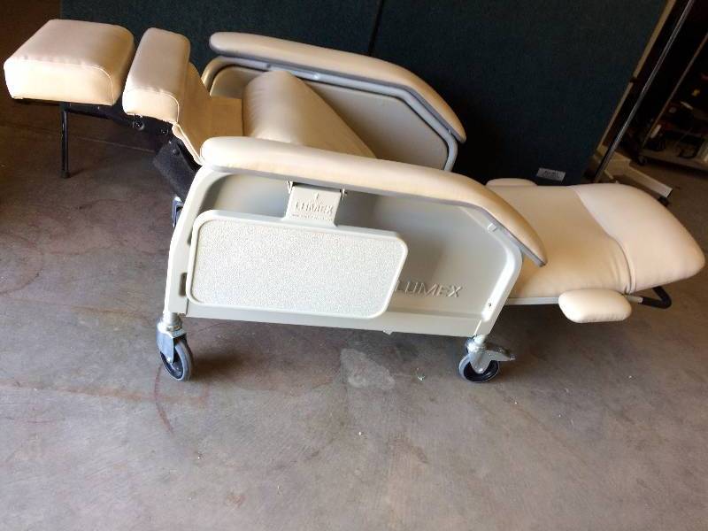 lot 48 image: Retails Used $1000 Lumex 577RG Clinical Care Medical IV MEDS Administration Dialysis Recliner - Excellent Condition