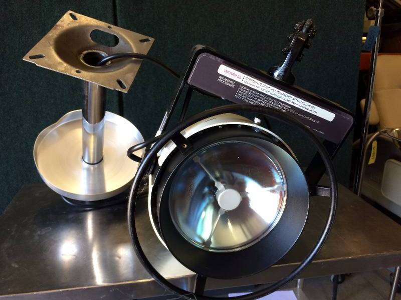 lot 56 image: WOW Retails Used $900 Medical Steris Amsco EXAMINER 10 Surgical Minor Surgery Exam Light Swing Arm Ceiling Mount - Super Condition