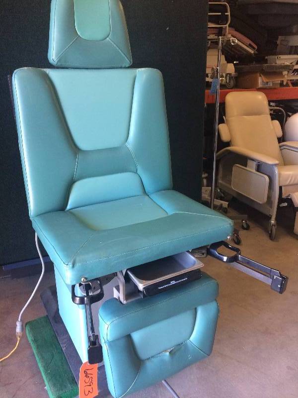 lot 61 image: Midmark Ritter 75 Special Edition Power Exam Table