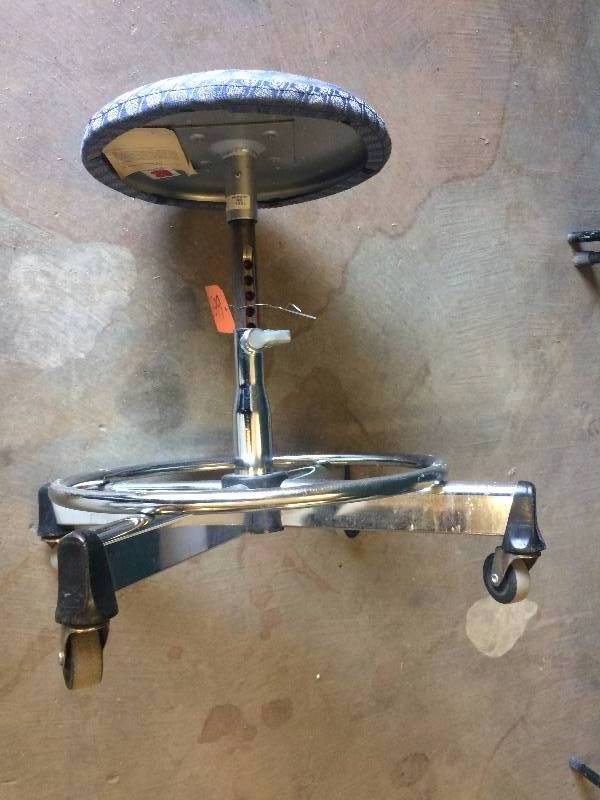 lot 63 image: Cramer Medical Lab Round Stool