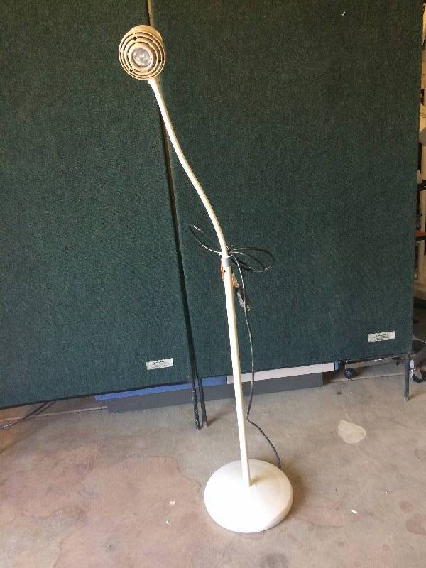 lot 64 image: WOW MidmarkRitter Stationary Gooseneck Minor SurgerySurgical Light MEDICAL PROCEDURE LIGHT - Excellent