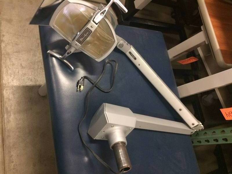 lot 71 image: Medical Examination Light - Plugs In & Works Great For The Garage, Carpenter Or Crafters Too
