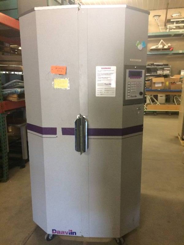 lot 73 image: WOWOW Daavlin UV Series Phototherapy Psoriarsis Light Therapy Unit