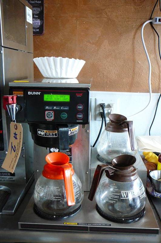 lot 1 image: Commercial Grade Coffee Brewer With 3 Lower Warmers