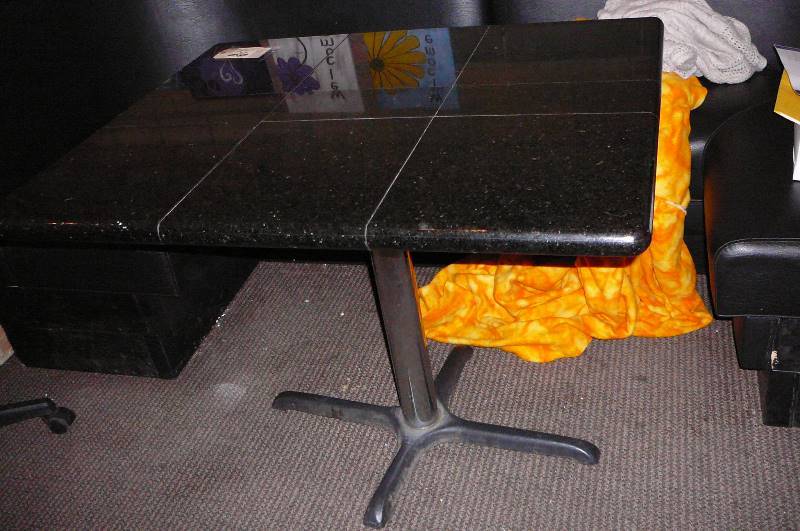 lot 26 image: Dining Table