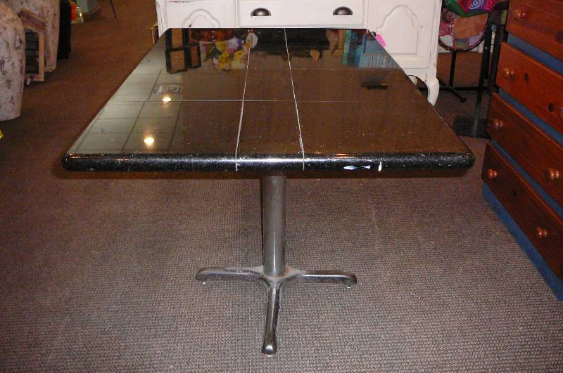 lot 28 image: Dining Table