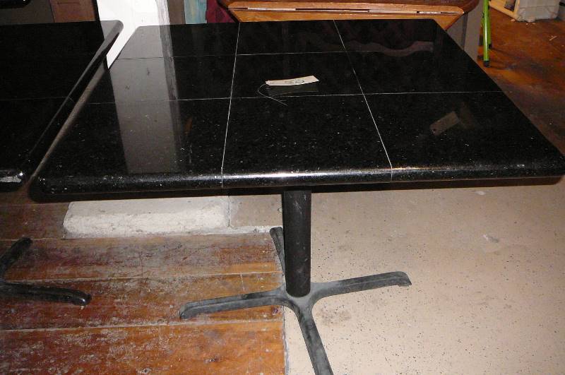 lot 32 image: Dining Table