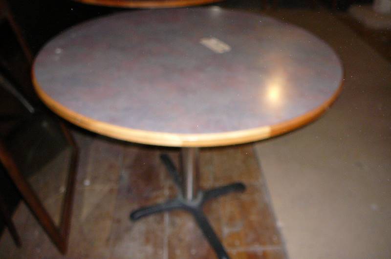 lot 36 image: Round Pedestal Table