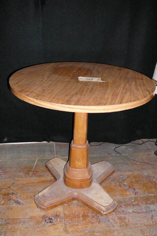 lot 39 image: Round Wooden Table