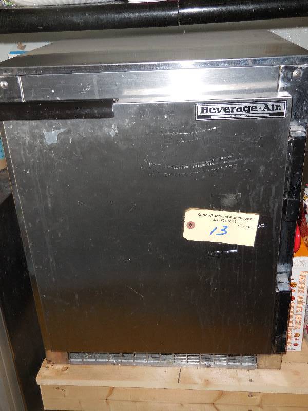 lot 13 image: Commercial Grade Undercounter Refrigerator