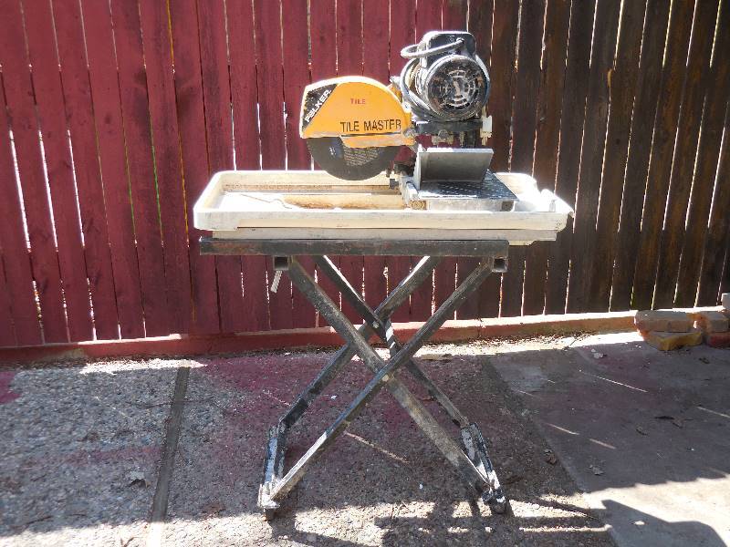 lot 53 image: Wet Tile Saw With Stand on Casters
