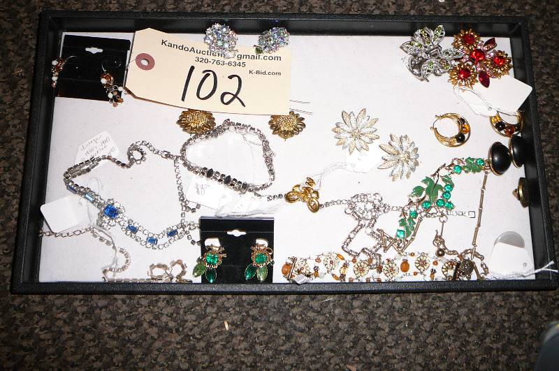 Lot of Vintage Jewelry