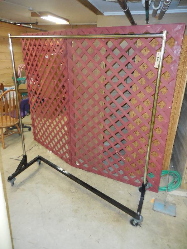 Adjustable Metal Display Clothes Rack